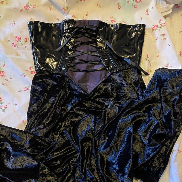 Extremely Rare Blackout Corset Velvet Dress - Zipper Does Not Work - Picture 10 of 10